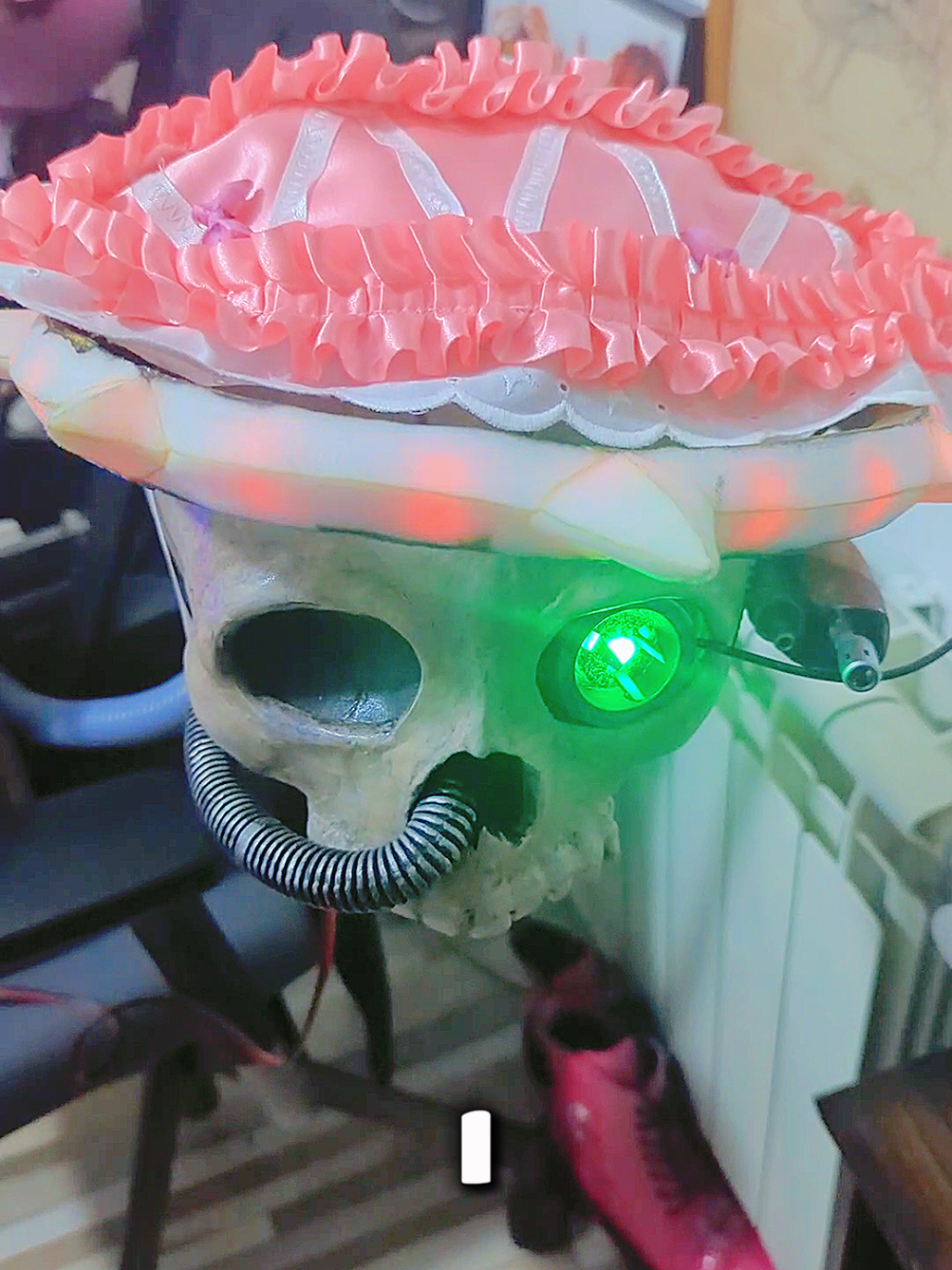 the emperor declares... Bonita✨ . #warhammer40k #adeptusmechanicus #cosplay #warhammercosplay #knightcafe 