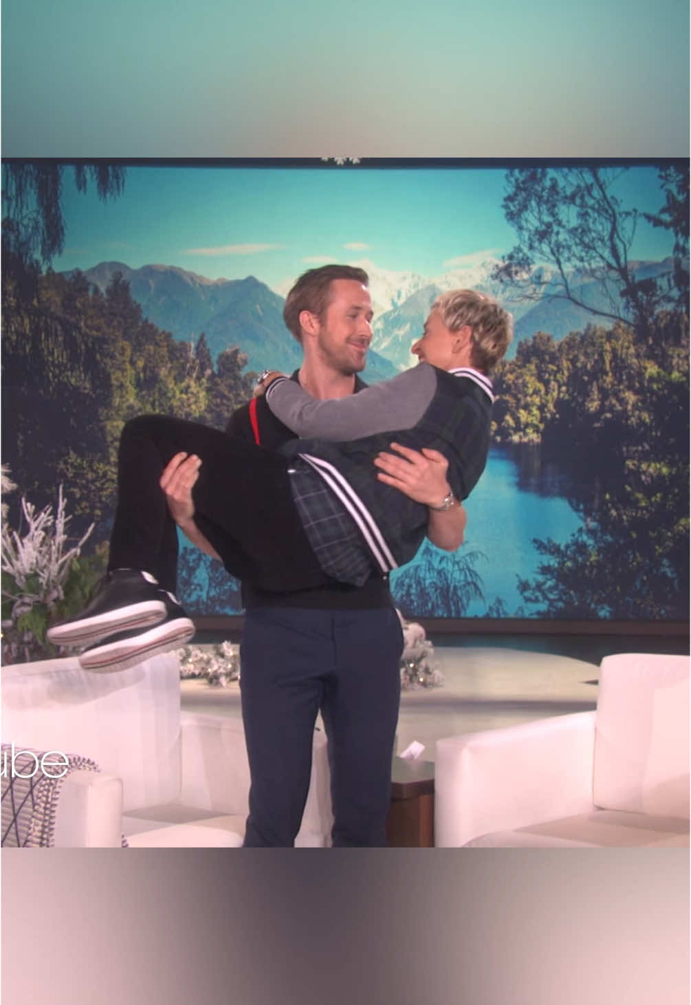 People keep telling me Ryan Gosling is so babygirl. I thought he was babygoose.  #theellenshow #ryangosling #throwback 