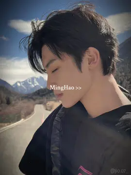 Someone reminds me to breathe please 😩🧎‍♀️‍➡️ #侯明昊 #houminghao #jibozai #loveintheclouds #cdrama 
