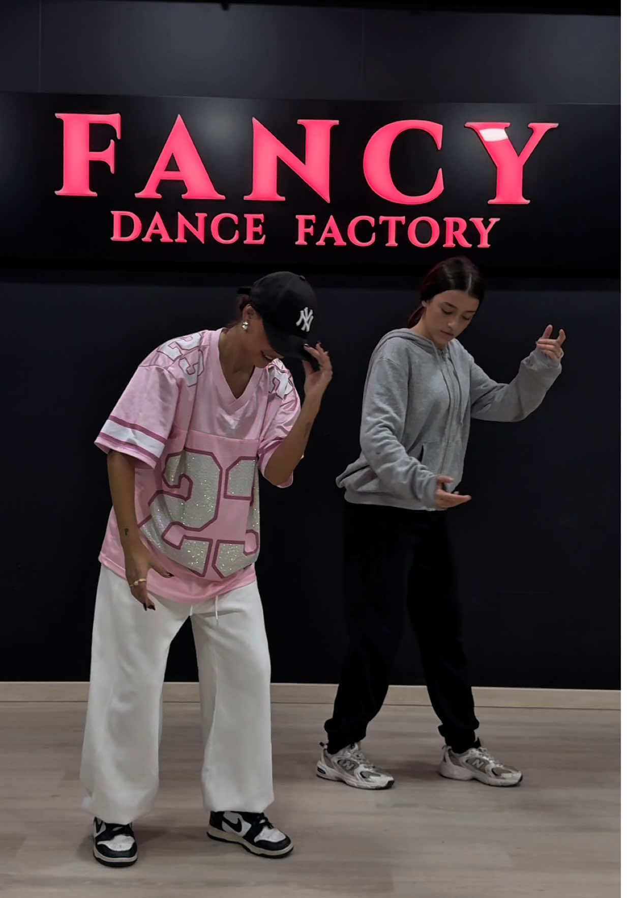 Primera clase con mi hija 🩷⭐️@ladyabril_tiktok @fancydancefactory 