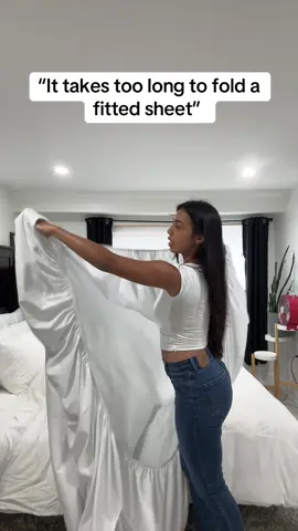 Just takes some practice & it becomes like second nature! #foldafittedsheet #fittedsheet #homemaking #momtok #girlhacks 