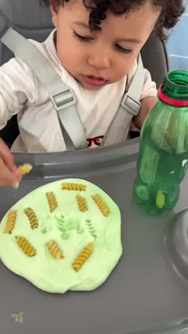 Mais um dia sem telas … Já fizeram essa massinha com 3 ingredientes?  #semtelas #brincadeiras #maedeprimeiraviagem #fypage 