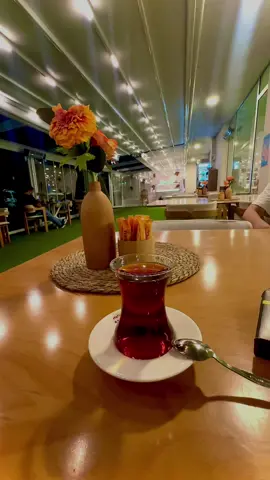 Sana da bir çay söylüyorum…,hadi gülüşlerini alda gel…!! ☕️☕️🌹🦅