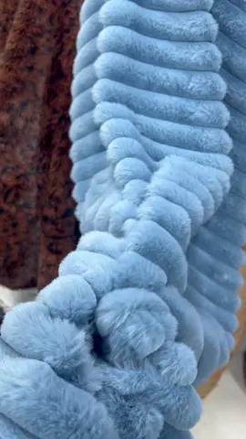 وفرنالكوا فرو مضلع مستورد ❤️‍🔥❤️‍🔥 ينفع شال جاكيت وينفع للاستعمال المنزلي كمان ركن كفرااات غطا للسراير ❤️‍🔥❤️‍🔥 #سلمي_للأقمشة #fyb #نيوكولكشن 