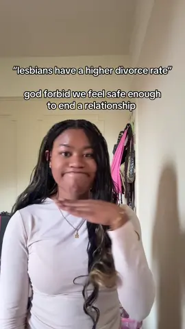 y’all trying to run with this 💀 #wlw #lesbian #detransitioner #lgbt #queer 
