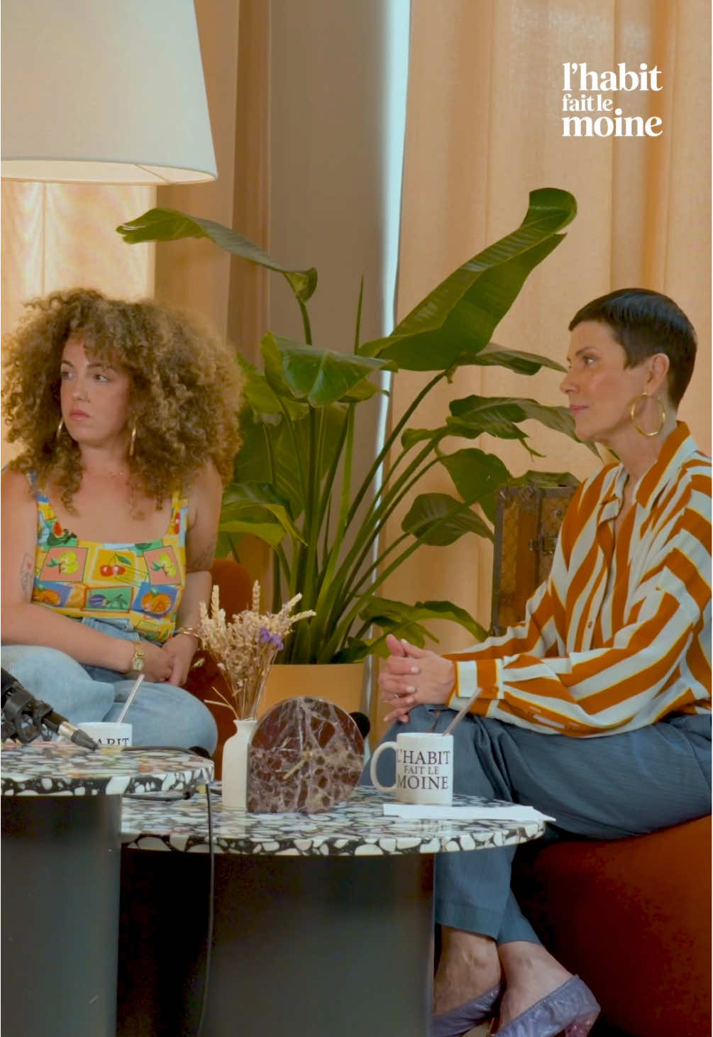 Et vous vous pensez que l’habit fait le moine ?  On en discute avec @shera kerienski et @Paloma_TheQueen sur la chaîne YouTube ! 😃