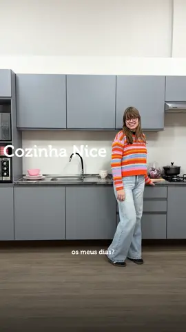 Antes de qualquer coisa: café fresquinho no cantinho favorito da casa! ❤️ A cozinha Nice traz para as manhãs aconchego e praticidade, deixando sua rotina mais prática e deliciosa… ☕ #cozinhanice #madesa #moveis #cafedamanha #cantinho  