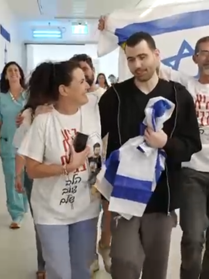 Heartwarming moments: After being kidnapped on October 7, 2023, and surviving more than 2 years in Hamas captivity in Gaza, Guy Gilboa-Dalal is with family at the hospital in Israel.  Credit: GPO
