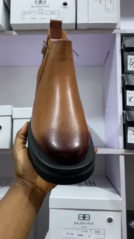 Size: 43-46 Price: 50k Chat: 0.7.0.3.2.2.2.1.9.4.3 #fashion #typ #snazzysneakerinabuja #footwears #shoes 