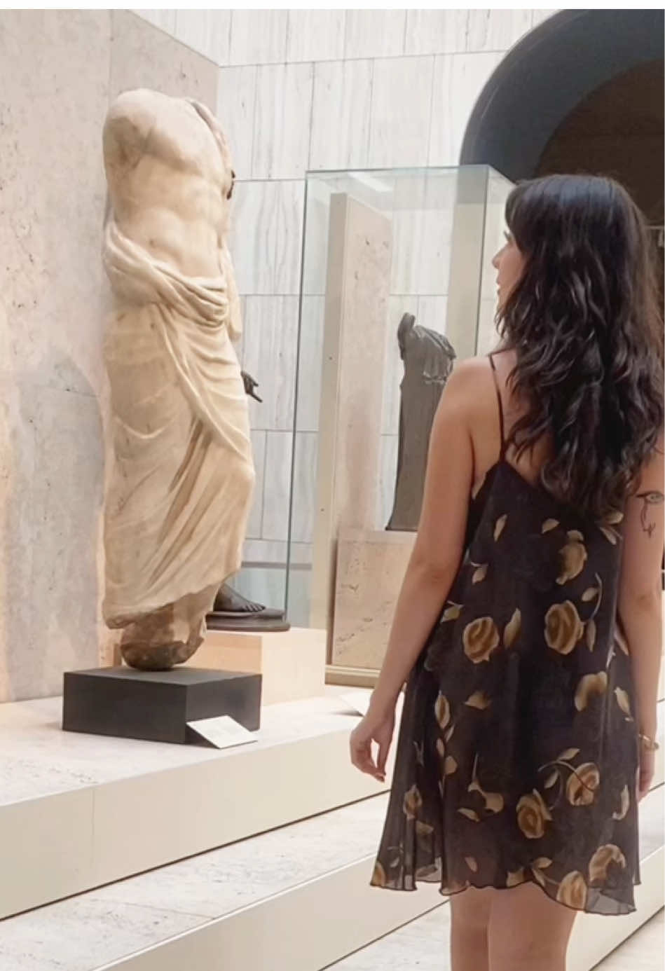 Estaba en este museo y no pude evitar recrear una de mis escenas favoritas de una de mis películas favoritas <3 #elizabethbennet #prideandprejudice #orgulloyprejuicio #museumgirl #romantizandomivida    