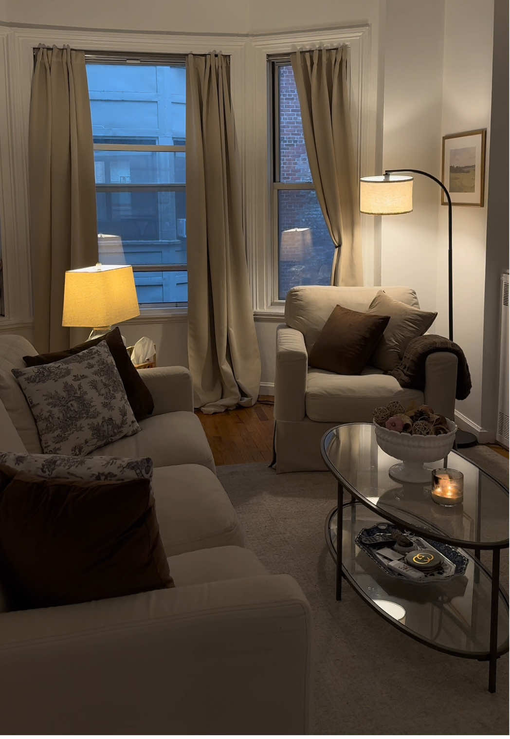 NYC apartment tour! Finally getting around to giving you a snippet of my new life. Almost 6 months in in the new city, still have some decorating to do and things I want to change but like how far it has come. #nyc #nycapartment #interiordesign #newyorkcity 