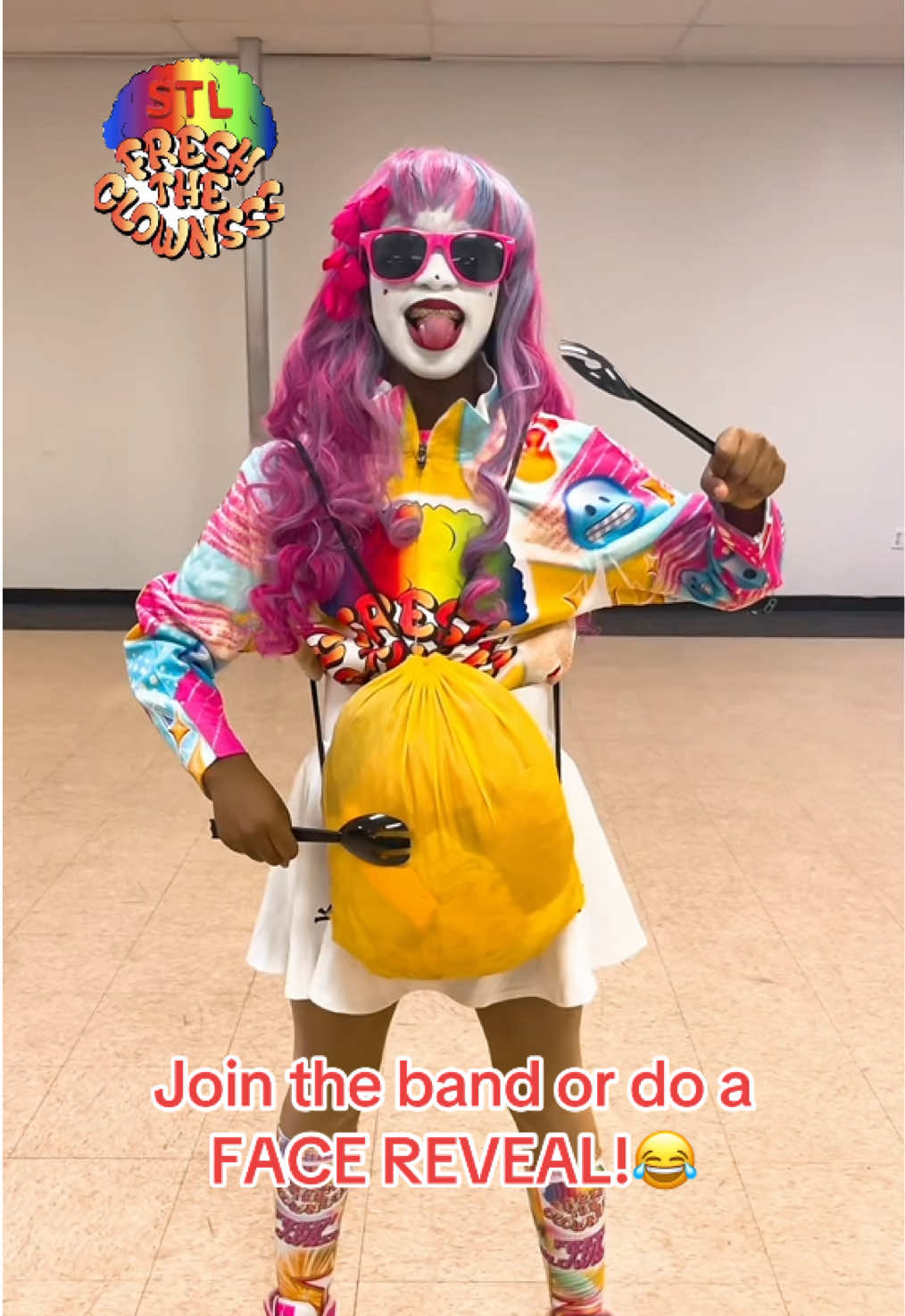 No face reveal todayyyy!!! 😂😂😂 @stlfreshtheclownsss @itsbeautyfresh @MissTruFresh @BubblezFresh @Freshtheclowns Official  #stlfreshtheclownsss 