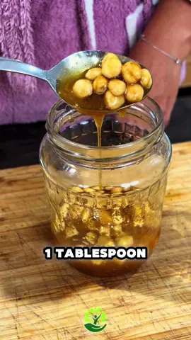 Mix hazelnuts with honey!  #Recipe #naturalremedy #cholesterol #cardiovascularhealth #brainfunction 