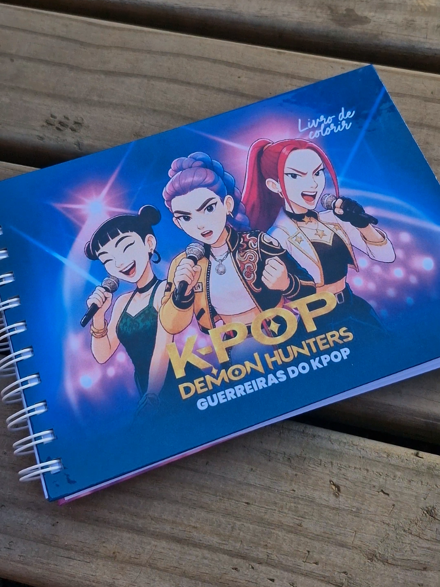 ​Momento de relaxar e soltar a criatividade no ritmo do K-pop! 😌✨ Folheando meu novo livro de colorir das Guerreiras do K-pop. Perfeito para dar um break na rotina. Qual cor combina com o estilo delas? Me deem ideias! ​#KpopLover #ColoringBook #kpop #GuerreirasDoKpop #livrodecolorir 