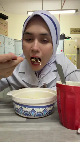 Lapaq lps tube pakcik… moga pakcik kuat ye.. smbil terbayang kalau la org2 yg aku syg berada dalam posisi mcm pakcik tu😢😢..3.30am..