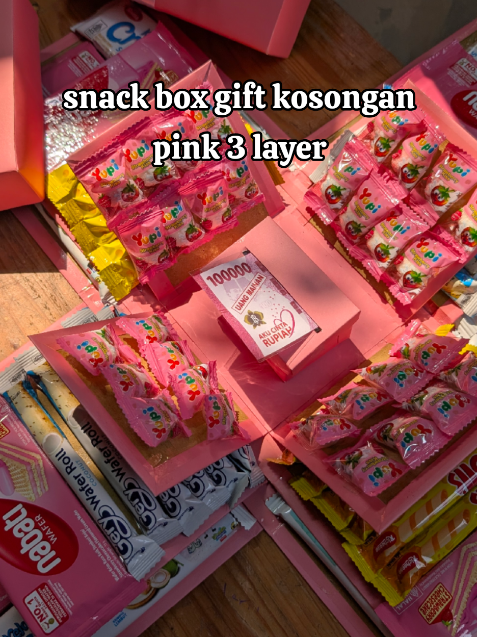 suprise box gift,isi full jajanan ini Murmer banget ternyata 😭😍 rekomendasi banget buat yang cari kado hemat budget 😍🥰#rekomendasikado #kotakkadoboxultah #boxsnackgift #explosionbox #kadopacar 