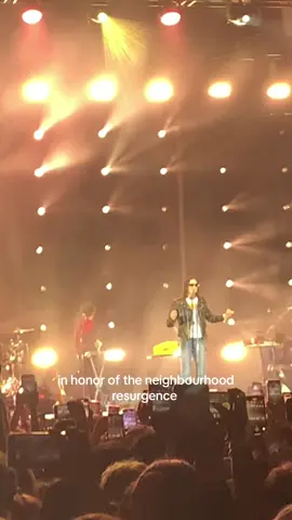 simpler times 💔 one of the best concerts i’ve been to #theneighbourhood #jesserutherford #sweaterweather 