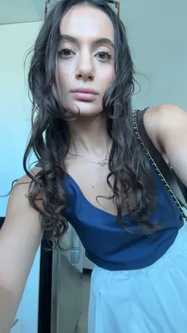 Checking the back of my hair #OOTD #workfashion #ootdinspo #officeoutfit #workoutfit fa