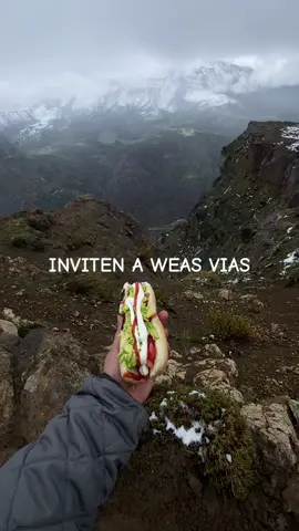 Inviten a comer completo a la punta del cerro #trekking #trekkingchile #naturaleza 