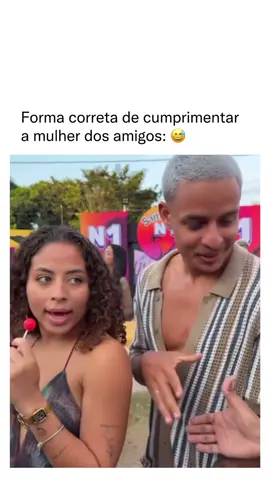 Forma correta de cumprimentar a mulher dos amigos: 🤣