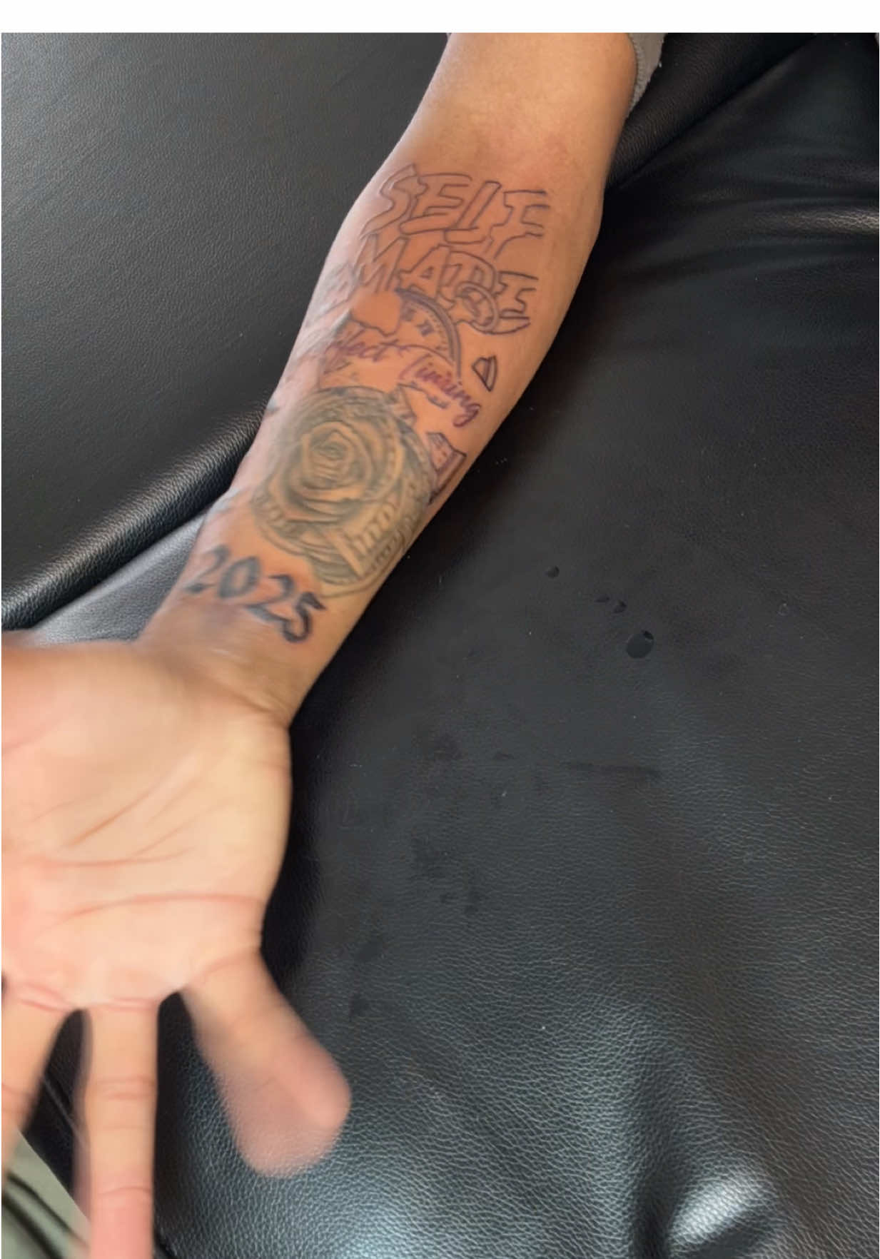 1 hr 15 mins, $100 🏁🏁 @kwiz.tattz on instagram. #tattooartist #folded #indianapolis #indiana #tattoos 