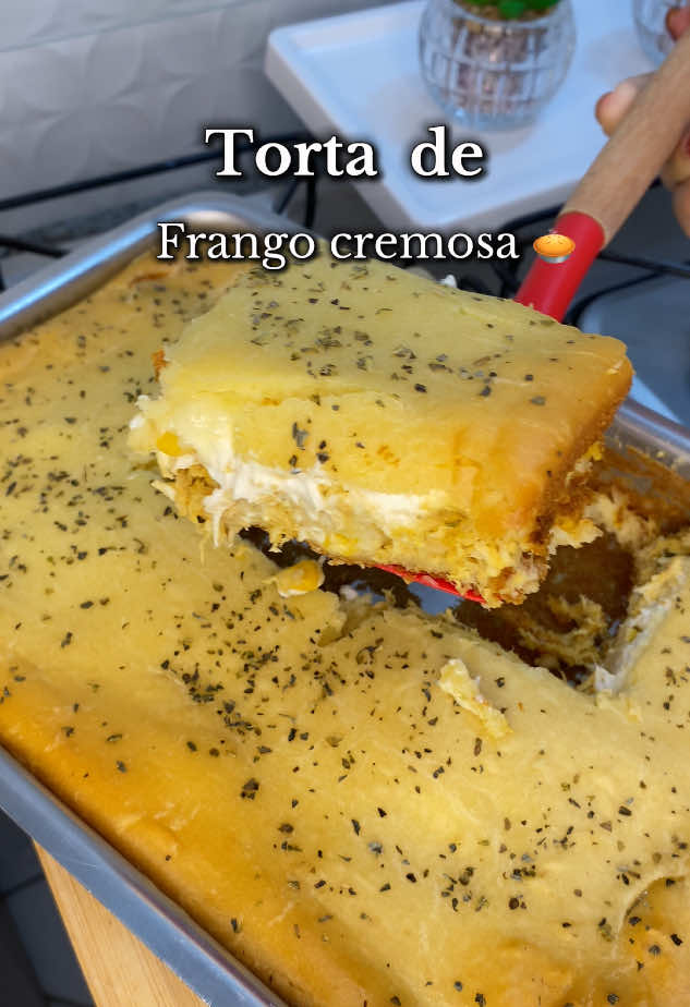 Torta de frango cremosa🥧 Fica uma delícia já salva para não perder  Ingredientes  1 peito de frango Temperoa gosto  1 milho verde  Cheiro verde  1 colher requeijão cremoso  Para a massa  2 xícara e meia de farinha de trigo  3 ovos   Meia xícara de óleo  1 colher de chá de sal  1 xícara e meia de leite 2 fatias de queijo lanche 1 tampinha de fermento em pó  Bater tudo no liquidificador  Para montar 4 fatias de queijo mussarela  4 colher de requeijão  Orégano a por cima leve para assar a 180g por 40 minutos  #tortadefrango #torta #receita #receitafacil #receitas 