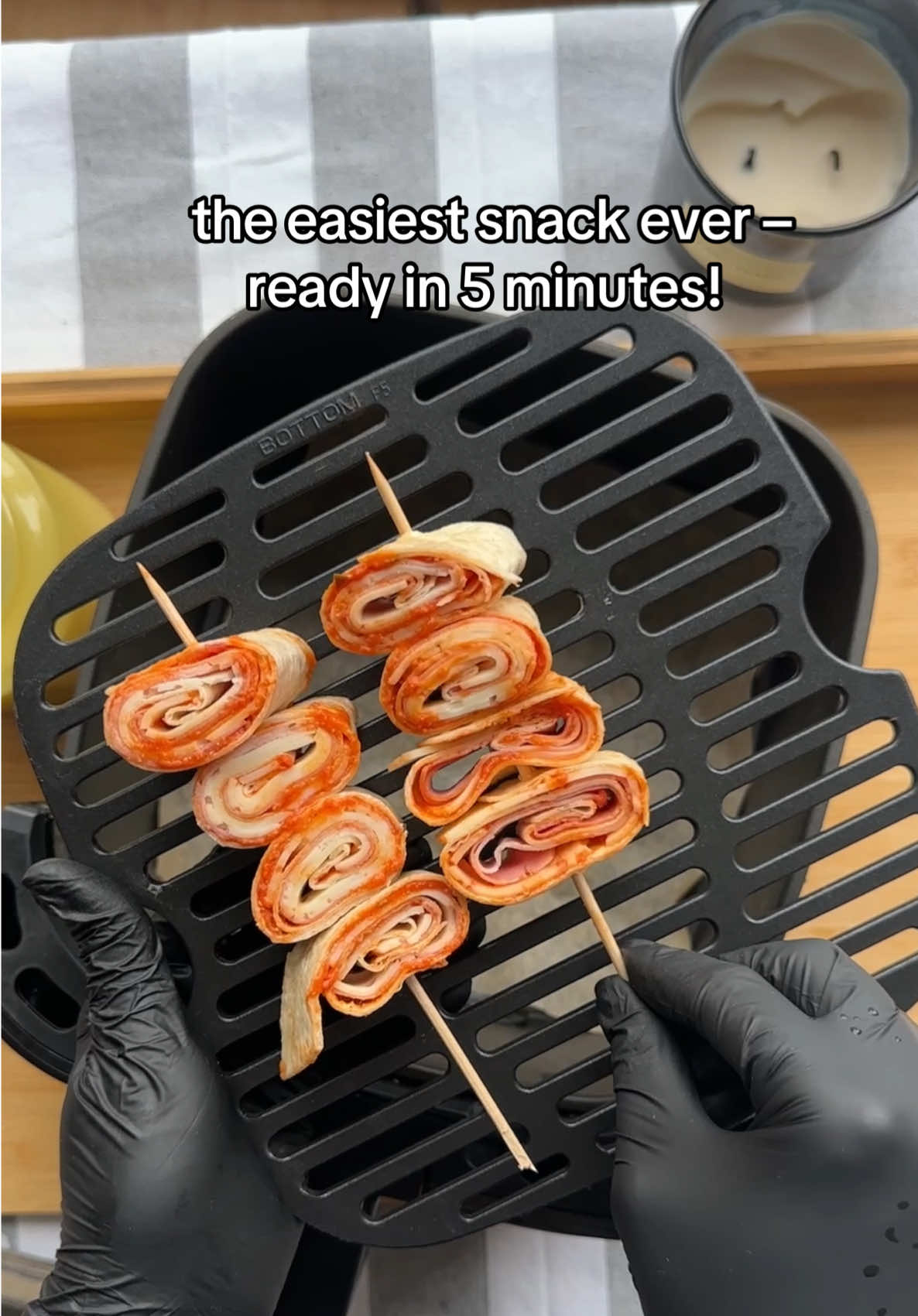 Ingredients: 	•	1 large lavash sheet 	•	100 g ham 	•	80–100 g cheese (any type that melts well) 	•	1–2 tbsp tomato paste 	•	Skewers ⸻ 	1.	Lay out the lavash on a flat surface. 	2.	Spread tomato paste evenly over the lavash. 	3.	Add a thin layer of ham and sprinkle with cheese. 	4.	Roll it up tightly into a log. 	5.	Cut into slices about 1.5 cm thick. 	6.	Thread the slices onto skewers. 	7.	Bake at 180°C (350°F) for about 5 minutes until golden and the cheese melts.