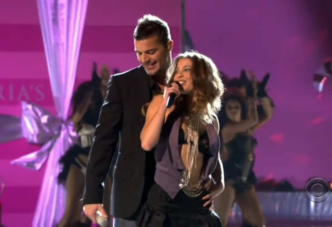 Disque que Karol G “será la primera latina en presentarse en el Victoria’s Secret Fashion Show” pero hace 15 años @Debi Nova se le adelantó 💅 #debinova #victoriassecretfashionshow #karolg #victoriassecret #costarica 
