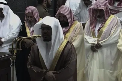 أَوَلَمْ يَرَوْا إِلَى الطَّيْرِ فَوْقَهُمْ صَافَّاتٍ وَيَقْبِضْنَ ۚ مَا يُمْسِكُهُنَّ إِلَّا الرَّحْمَٰنُ ۚ إِنَّهُ بِكُلِّ شَيْءٍ بَصِيرٌ #اكتب_شي_توجر_عليه #قران #ياسر_الدوسري #سبحان_الله_وبحمده_سبحان_الله_العظيم #لا_اله_الا_الله 