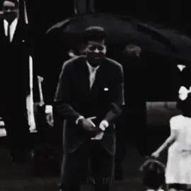 everyone wants to be jfk 😭 // also yes ik the edit sucks i have to post tho. || #fyp #johnfkennedy #potus🇺🇸 #whyisjfkdead😐 #theamericanpresidents 