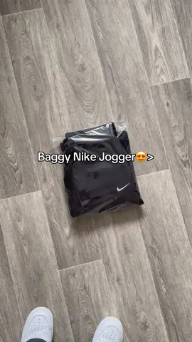 Need baggy nike joggers 😍#tracksuit #fashion #baggy #jogger #styleinspo 