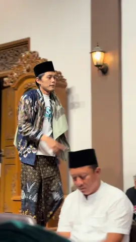 Gus Iqdam Rawuh Rutinan Malam Selasa, Setelah Acara Haul Solo, di iringi Syi’iran Padang Bulan, dan Syi’iran Ya Rosulallah (Gus Dur) #gusiqdammuhammad #rutinanmalamselasa #syiiran #padangbulan #fyppppppppppppppppppppppp 