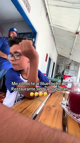 @Leandro día uno intentando que Leandro vea mi videos con su canción #humor #bromas #bromasenlacalle #leandro #valentinaysara 