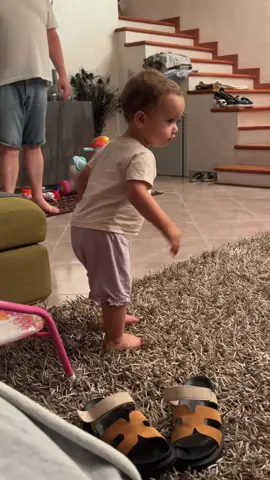 Quando non sai prendere bene le misure 🤣🤣🤣🤣 #kids #amore #bambina 