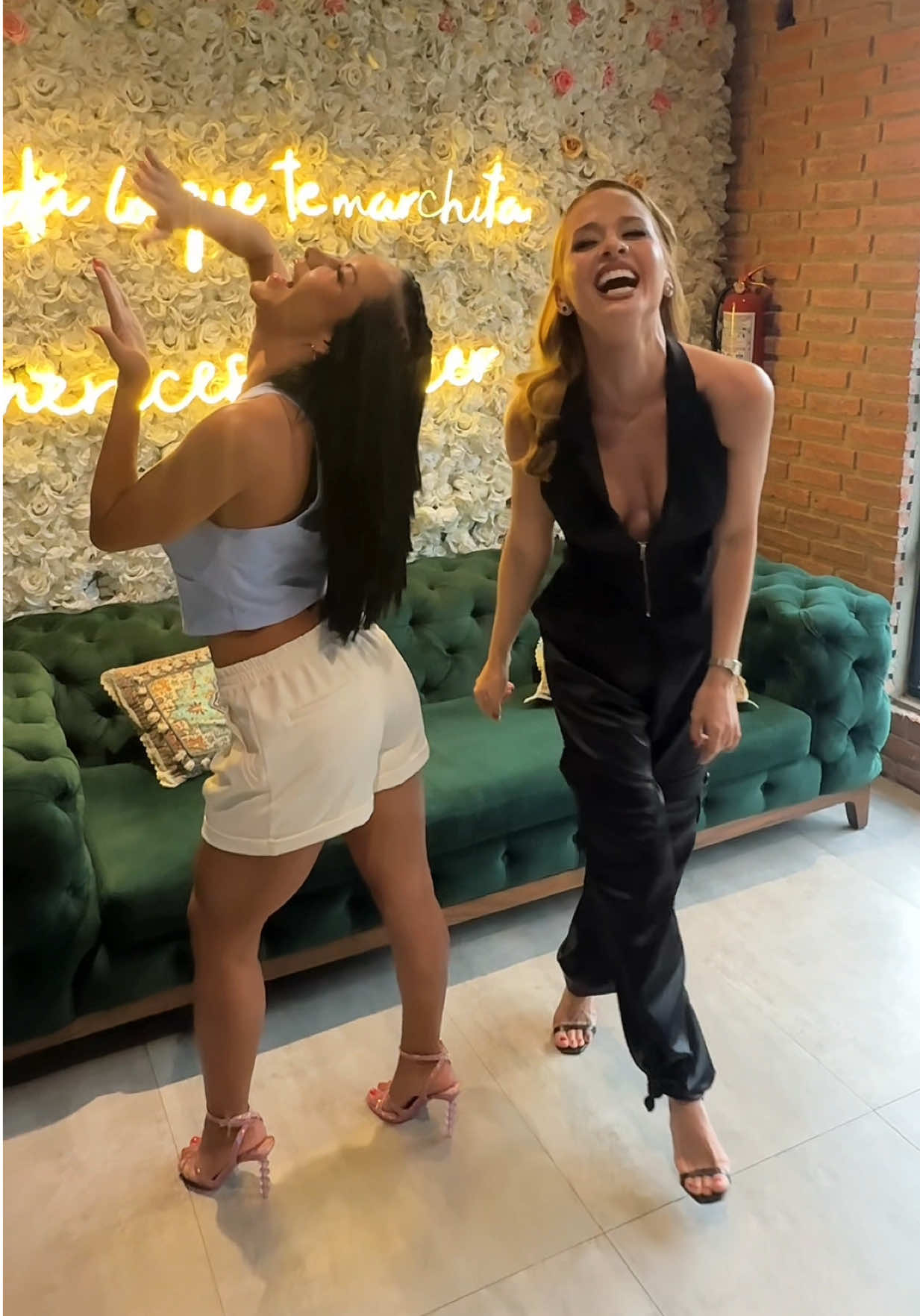 Aprendiendo la coreo con @Mayte flores 💋💋💋