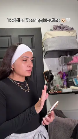 Estoy tratando de darle una rutina con mucho self love 🥰😭 #amadecasa #momlife #toddlersoftiktok #moringroutine #rutinademañana 