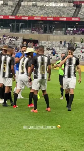 Perdemos o jogo 😅⚽️ Mas pelo menos o pão de queijo da Vó Creuza tava garantido 😂🧡 #TurmaDoTubarao #DeuRuimMasRendeu #FutebolERisada #VoCreuza