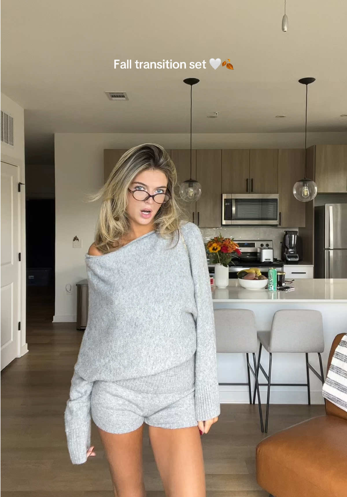 POV it’s 50 degrees in the morning and 80 in the afternoon ❤️ @ciderusa #shopcider #fallfashion #falloutfits #falltransitionoutfit 