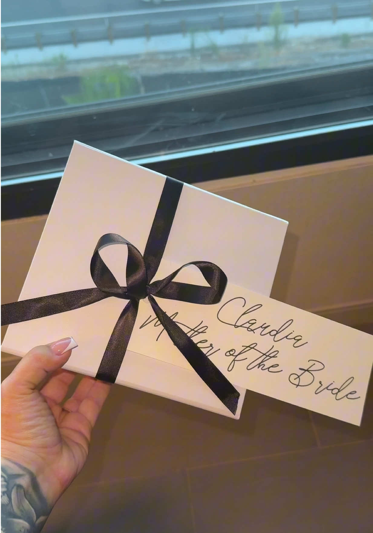 Some gift ideas for your wedding day! 🖤 forgot to include some other gifts #weddinggift #giftideas #fyp #weddingday #inlaws 