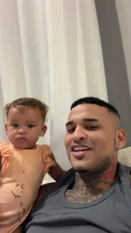 Ela com medo do Stitch 😅 #maitemaria #andersonneiff 