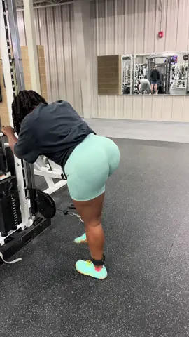 Leg day with Nikki #GymTok #muscleheadhoes #Fitness #strongwomen #legday 