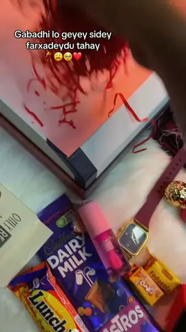 #somalitiktok #gift gabadhii lo geeye waa sidee farxadedu 🛍️💃😩😂❤️