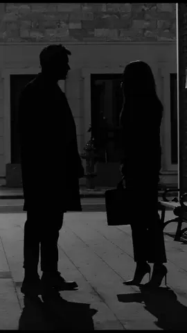 عنادك تبغي الصراحه ترى ما كان له داعي من أربع شهور كثر الصد وش فادك ما غير حرضت طول الليل لخضاعي طيرت الأشواق من مرفاك وبلادك وذبلت رسايلك ما جاني بها ساعي يا زين تتوقع أن اللي حصل زادك بالعكس ما زادك إلا زاد في أوجاعي اللي محيرني أنك في الزعل عادك للشك وهرجة الواشين تنصاعي ليكون شي في بالك صاير مرادك أخاف قاعد تفكر تلوي ذراعي هذا ولا الحلم سولفها على رقادك وشلون تبغي تسويها وأنا واعي لو دمعتك سولفت لك بود حسادك كان الرعيه تقيم قيمة الراعي من أربع شهور وأنت مطول عنادك اسمع ترى صدق ما اللي حصل داع#fypシ #explore_اكسبلور #محمد_عبده #fyp #اكسبلور 