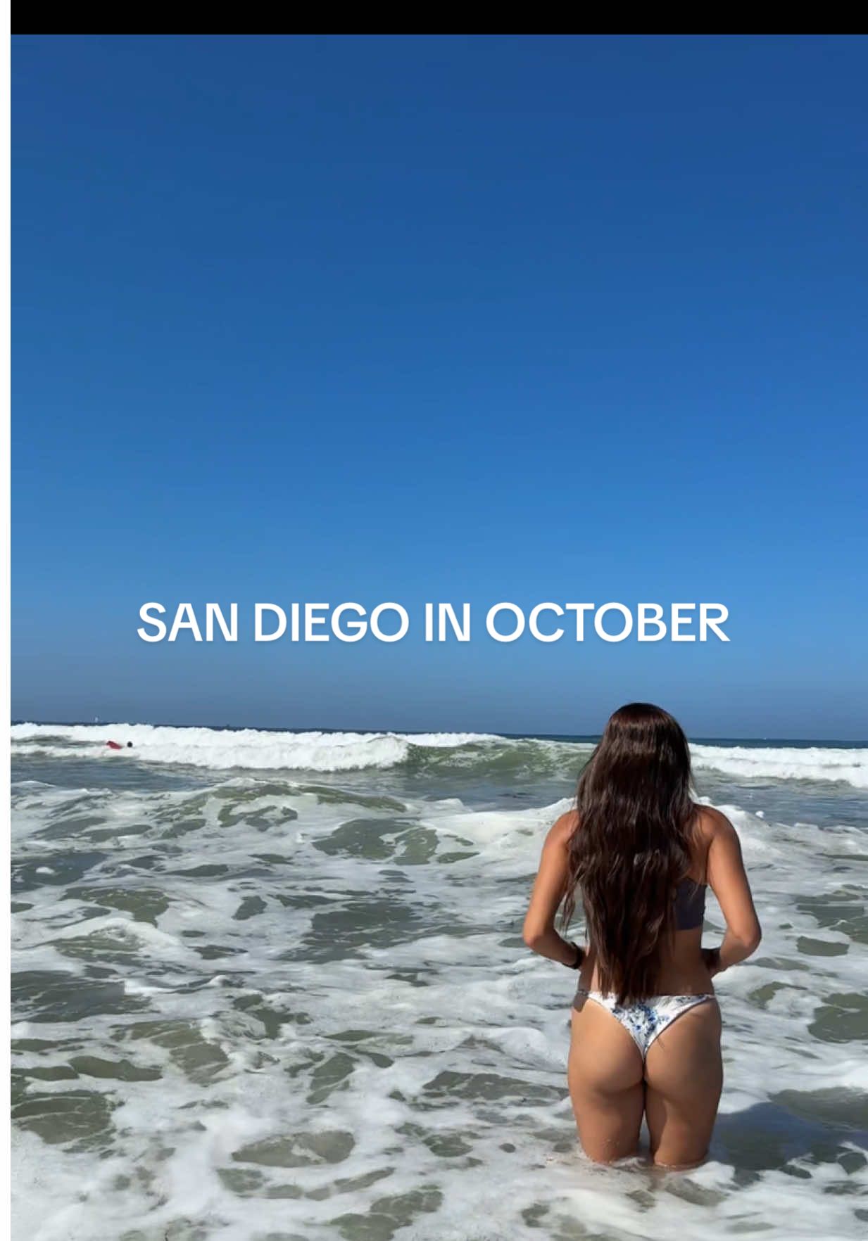 Local summer, the crowds are gone, and the sunset is super golden. October’s everything. Iykyk  🌊☀️🌴 #sandiego #beachgirl #sandiegolife #oceanlife #sunsetlover 