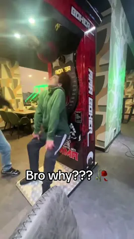 I have no words 😭 #dumb #boxing #fail #hit #random (via a_g_l63/TT)