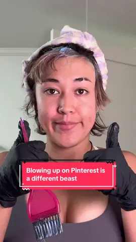 Really funny to me that this ever even happened. The butterfly effect is crazy and it makes me happy everytime I see it. Love seeing people doing funky things with their hair.  #sorryitsmari #jellyfishhaircut #jellycut #alternativehair #diyhair 