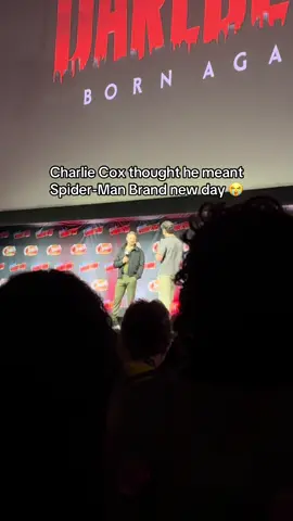 I feel like his reaction is just pure confusion cause he’s not going to be in the movie 😭 #daredevil #spiderman #marvelfan #marvelfyp #charliecox @New York Comic Con @Marvel Entertainment 
