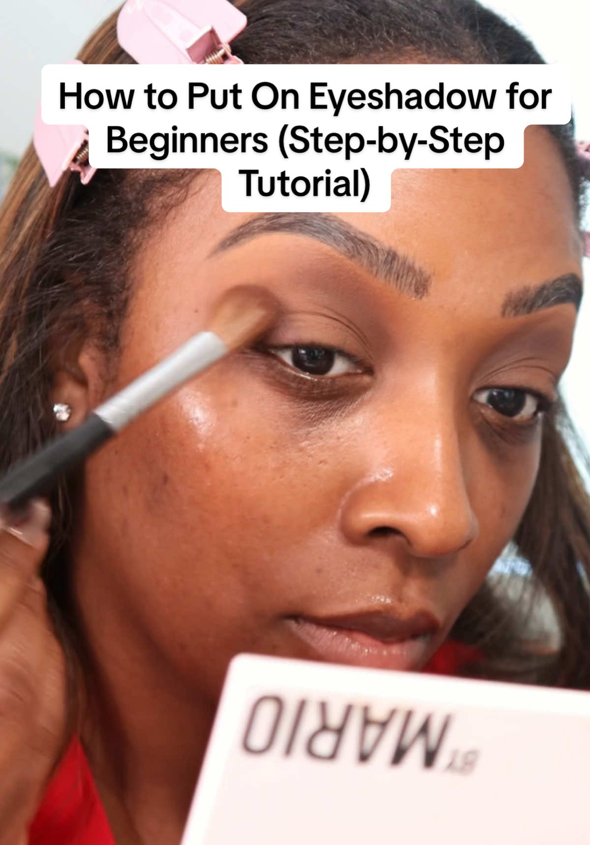 Struggle with eyeshadow? I’m going to show you how to put on eyeshadow if you’re a beginner! #eyeshadow #eyeshadow #makeupforbeginners #howtomakeup #makeuptutorial 