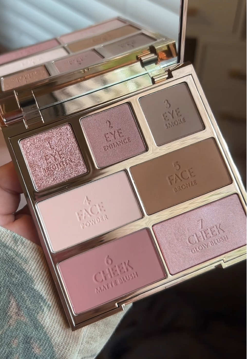 @Charlotte Tilbury I’m obsessed #charlottetilbury #charlottetillburypalette #makeup #makeuppalette #eyeshadow 