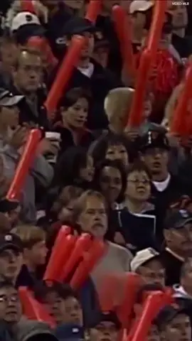 On this day in 2002, Benito Santiago crushed a go-ahead 2-run homer in the 8th to lift the Giants over the Cardinals in Game 4 of the NLCS. SF took a 3–1 series lead on the road to the pennant.